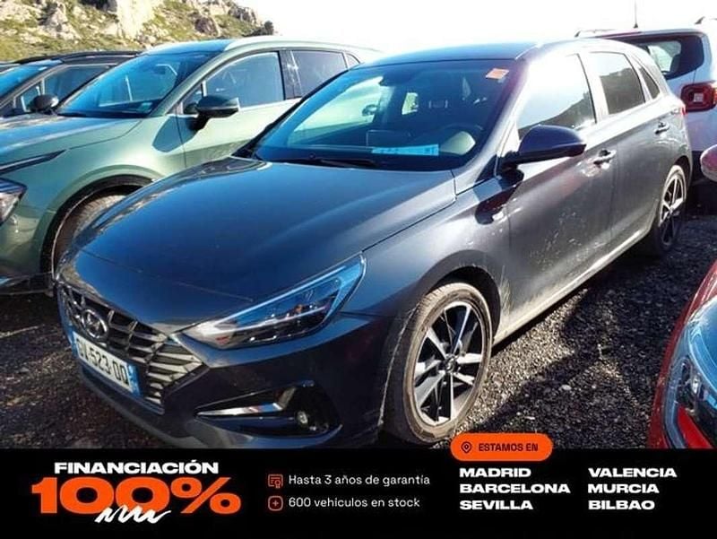 Usado Hyundai i30 120 CV (88 kW) 2024 Gris Berlina