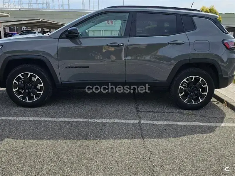 Usado Jeep Compass Limited 190 CV (139 kW) 2024 Gris / plata SUV