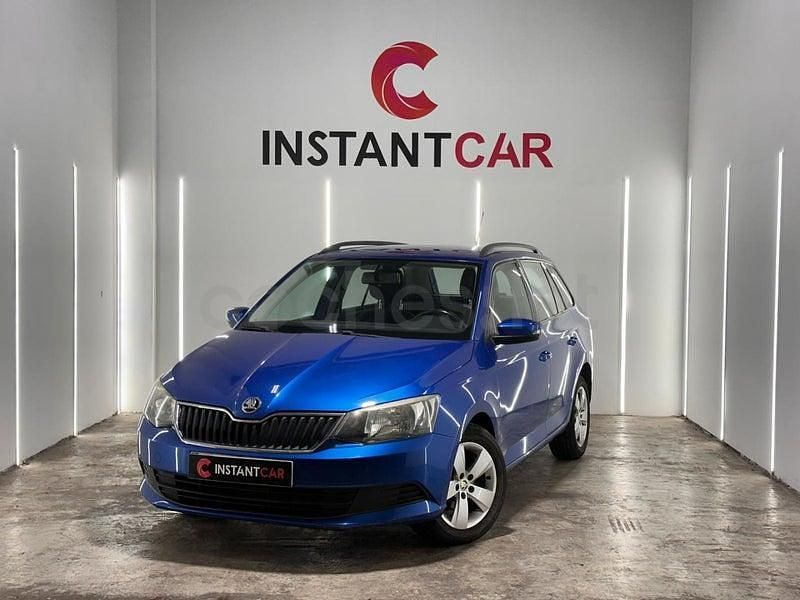 Usado Skoda Fabia Active 90 CV (66 kW) 2017 Azul Familiar