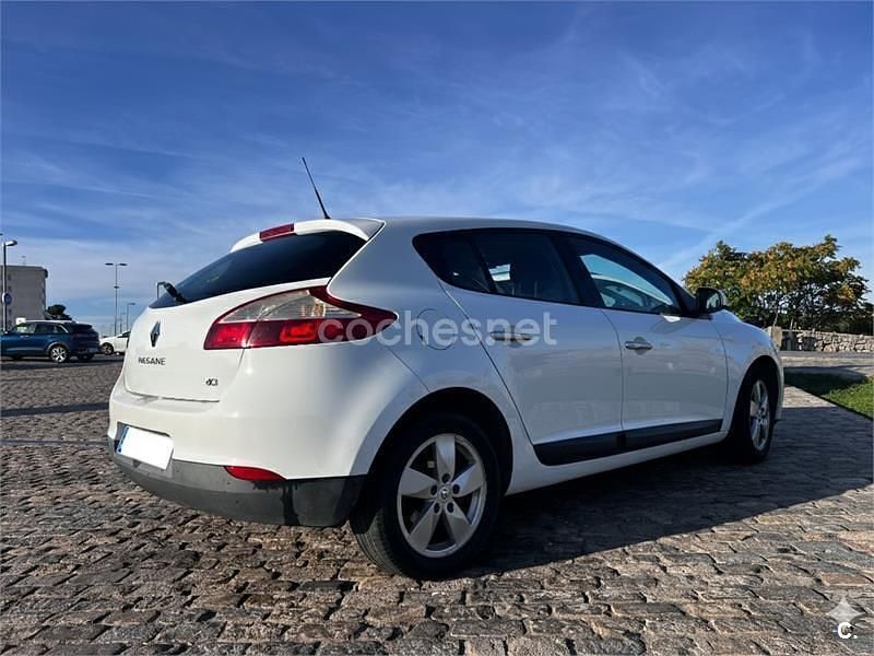 Usado Renault Mégane Dynamique 105 CV (77 kW) 2011 Blanco Berlina