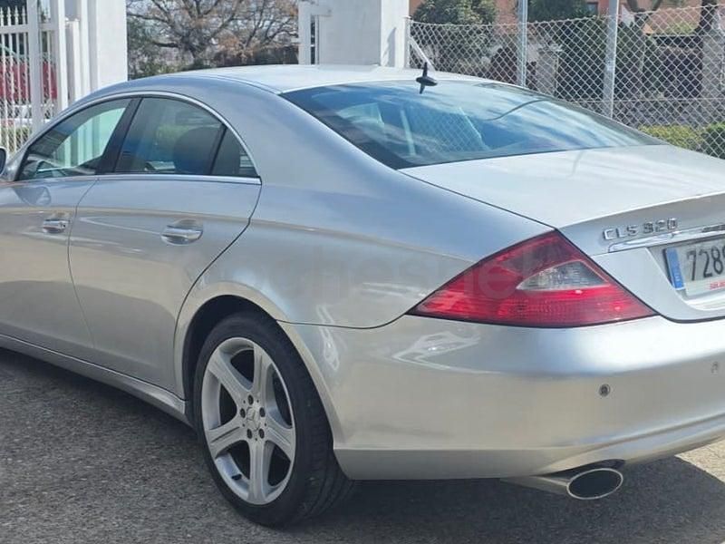 Usado Mercedes CLS320 224 CV (164 kW) 2006 Gris / plata Berlina
