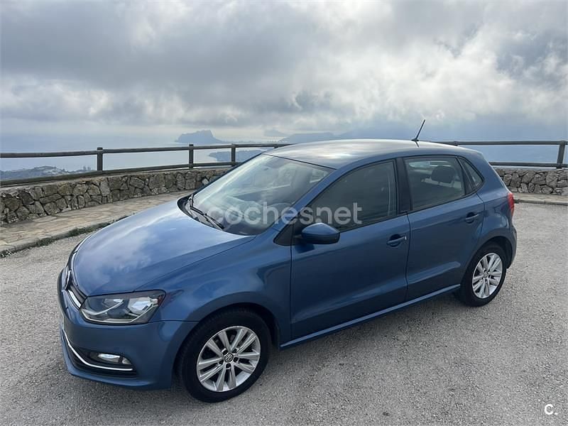 Usado VW Polo Advance 75 CV (55 kW) 2015 Azul Berlina