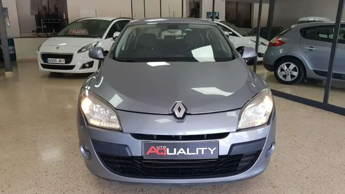Usado Renault Mégane III Dynamique 110 CV (80 kW) 2010 Azul Utilitario