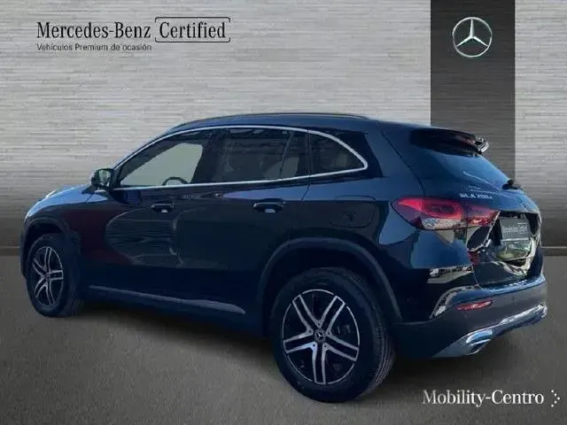 Usado Mercedes GLA200 Progressive 150 CV (110 kW) 2023 Nachtschwarz  unilack SUV
