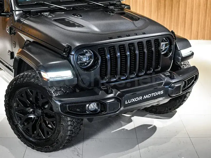 Usado Jeep Wrangler Sahara 381 CV (280 kW) 2023 Gris / plata SUV