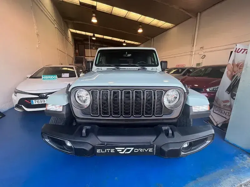 Usado Jeep Wrangler Sahara 272 CV (200 kW) 2023 Gris / plata SUV