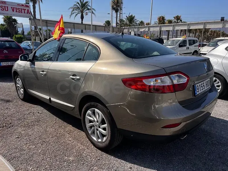Usado Renault Fluence LIMITED 110 CV (80 kW) 2014 Beige Berlina