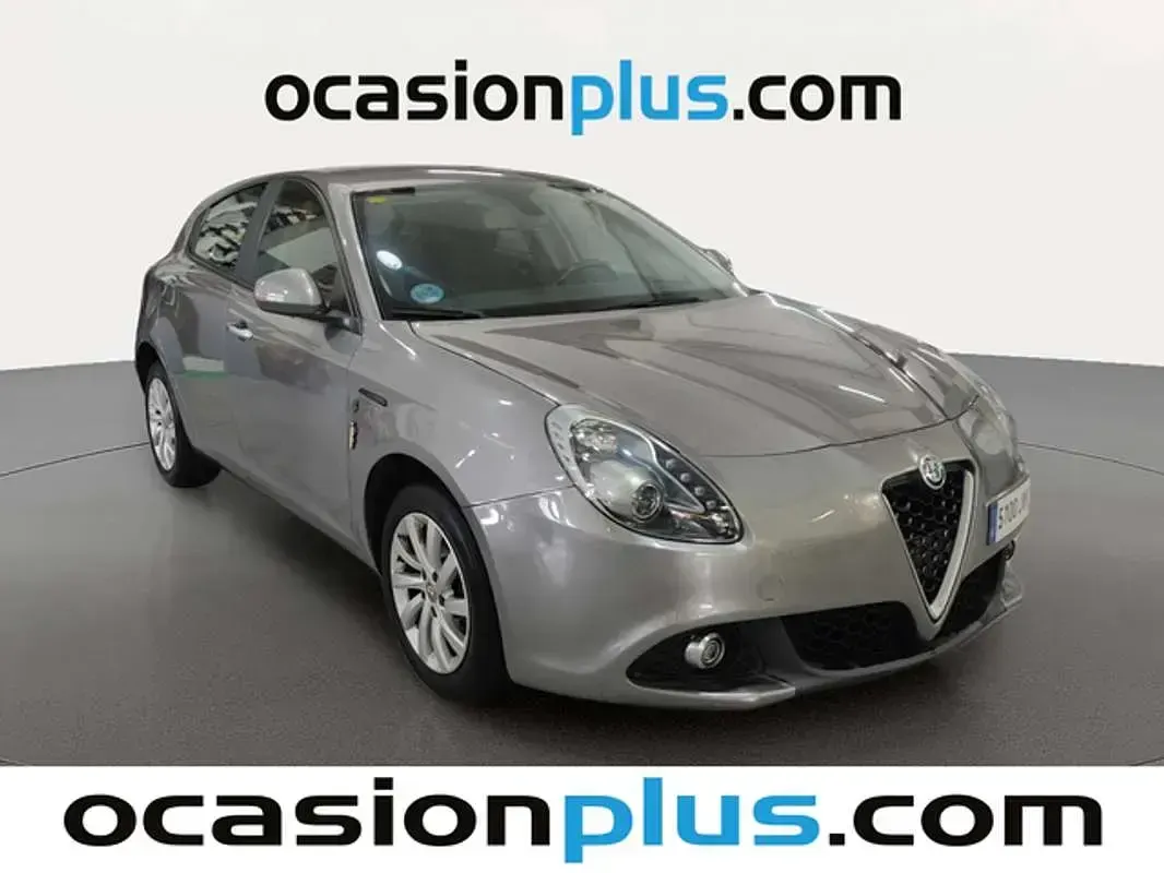 Usado Alfa Romeo Giulietta 120 CV (88 kW) 2016 Gris / plata Berlina