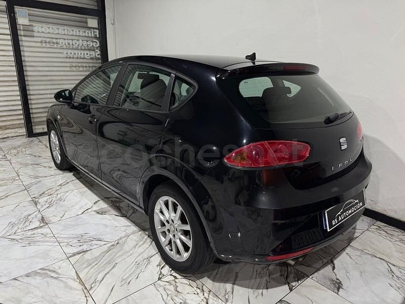 Usado Seat Leon Style 122 CV (89 kW) 2014 Negro Berlina