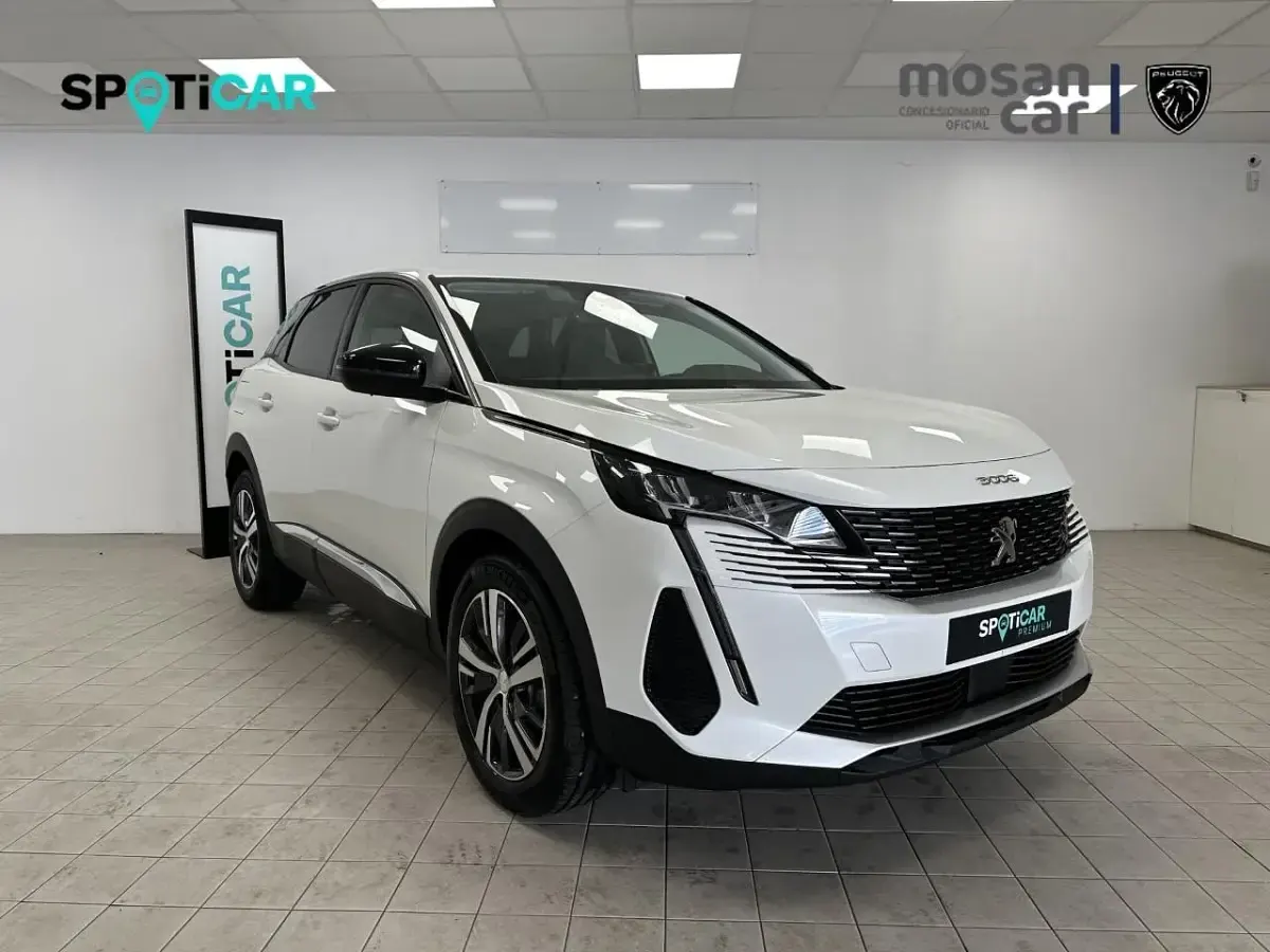 Usado Peugeot 3008 Allure 131 CV (96 kW) 2023 Azul celebes SUV