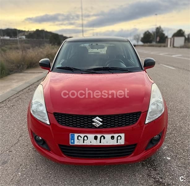 Usado Suzuki Swift GLX 95 CV (69 kW) 2013 Rojo Berlina
