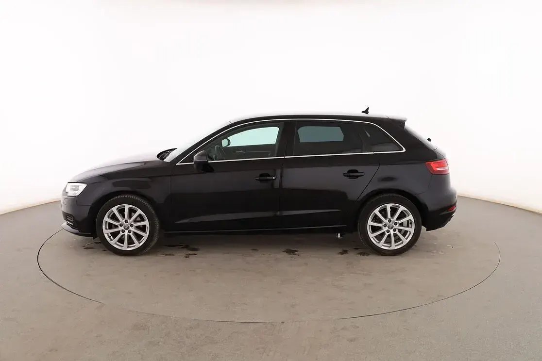Usado Audi A3 Sportback Design 110 CV (80 kW) 2017 Negro Utilitario