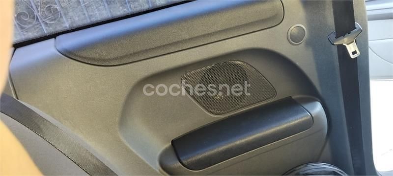 Usado Ford Focus Trend 100 CV (73 kW) 2007 Gris / plata Berlina