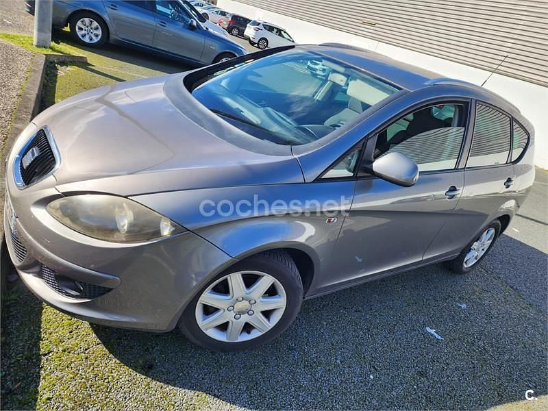 Usado Seat Altea Reference 105 CV (77 kW) 2008 Gris / plata Monovolumen