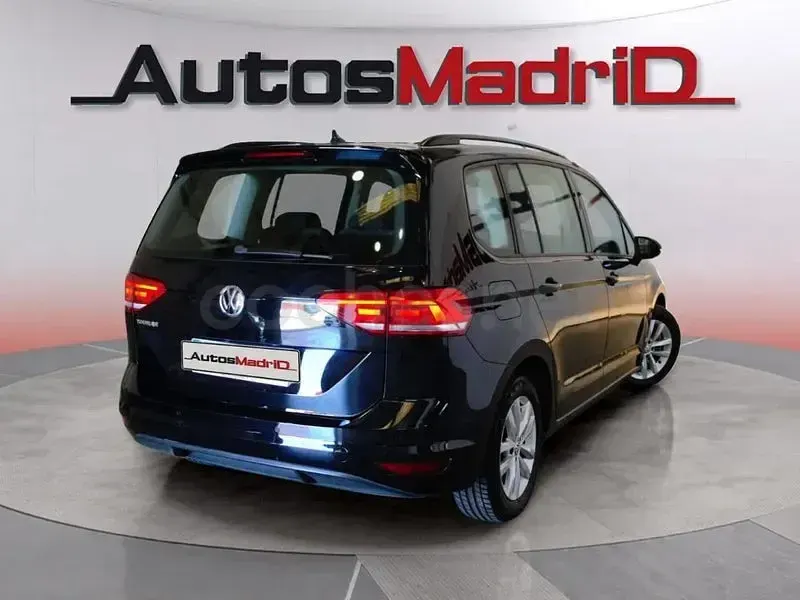 Usado VW Touran Business 116 CV (85 kW) 2018 Negro Monovolumen