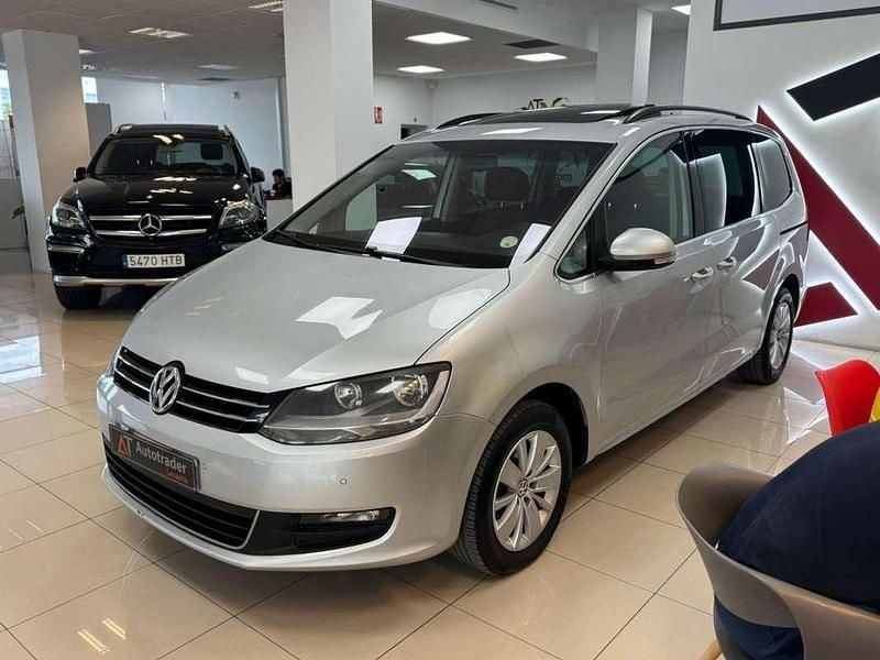 Usado VW Sharan Advance 140 CV (102 kW) 2014 Plateado Monovolumen