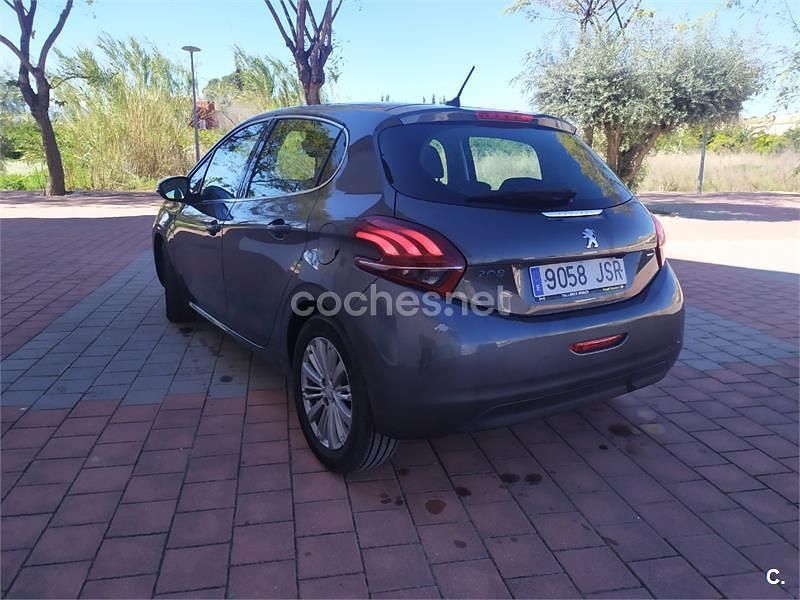 Usado Peugeot 208 Allure 100 CV (73 kW) 2016 Verde Utilitario