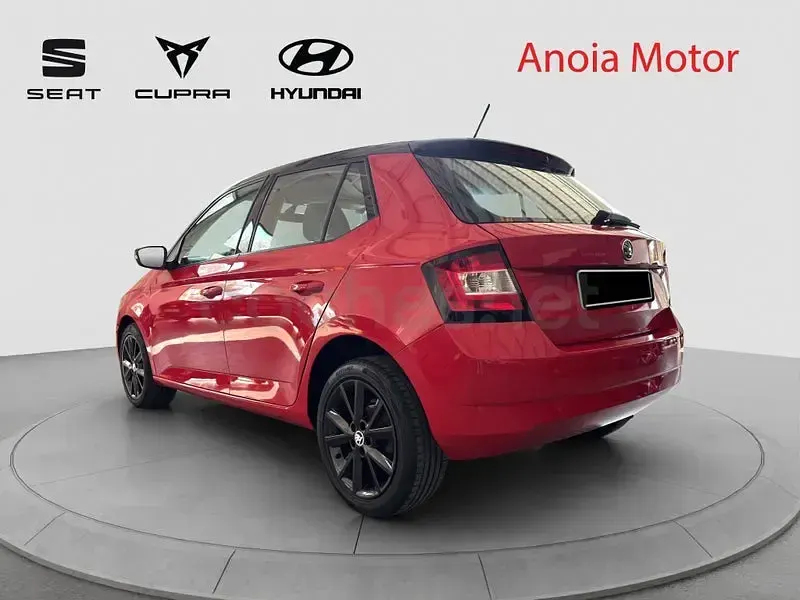 Usado Skoda Fabia 90 CV (66 kW) 2016 Rojo Berlina