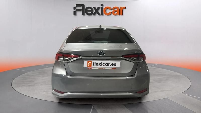 Usado Toyota Corolla Advance 122 CV (89 kW) 2021 Gris Berlina