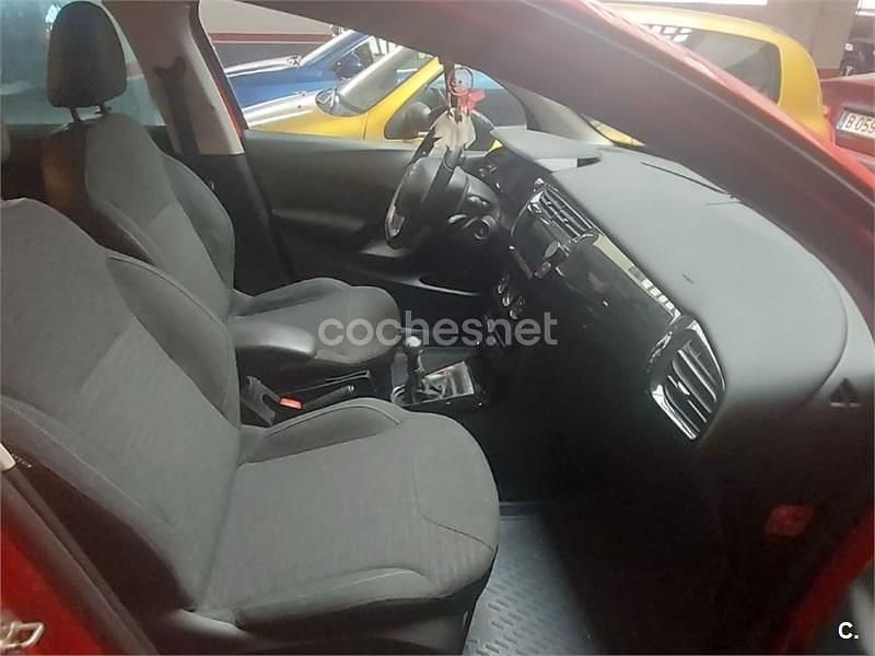 Usado Citroën C3 Feel 82 CV (60 kW) 2016 Rojo Berlina