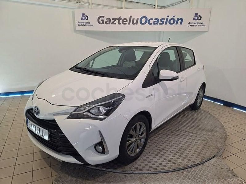 Usado Toyota Yaris Hybrid Active 100 CV (73 kW) 2020 Blanco Berlina