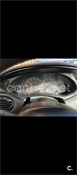 Usado Ford Focus Ghia 90 CV (66 kW) 2000 Verde Berlina