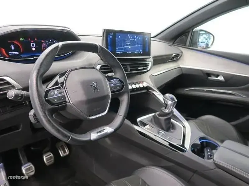 Usado Peugeot 3008 GT 130 CV (95 kW) 2021 Gris SUV