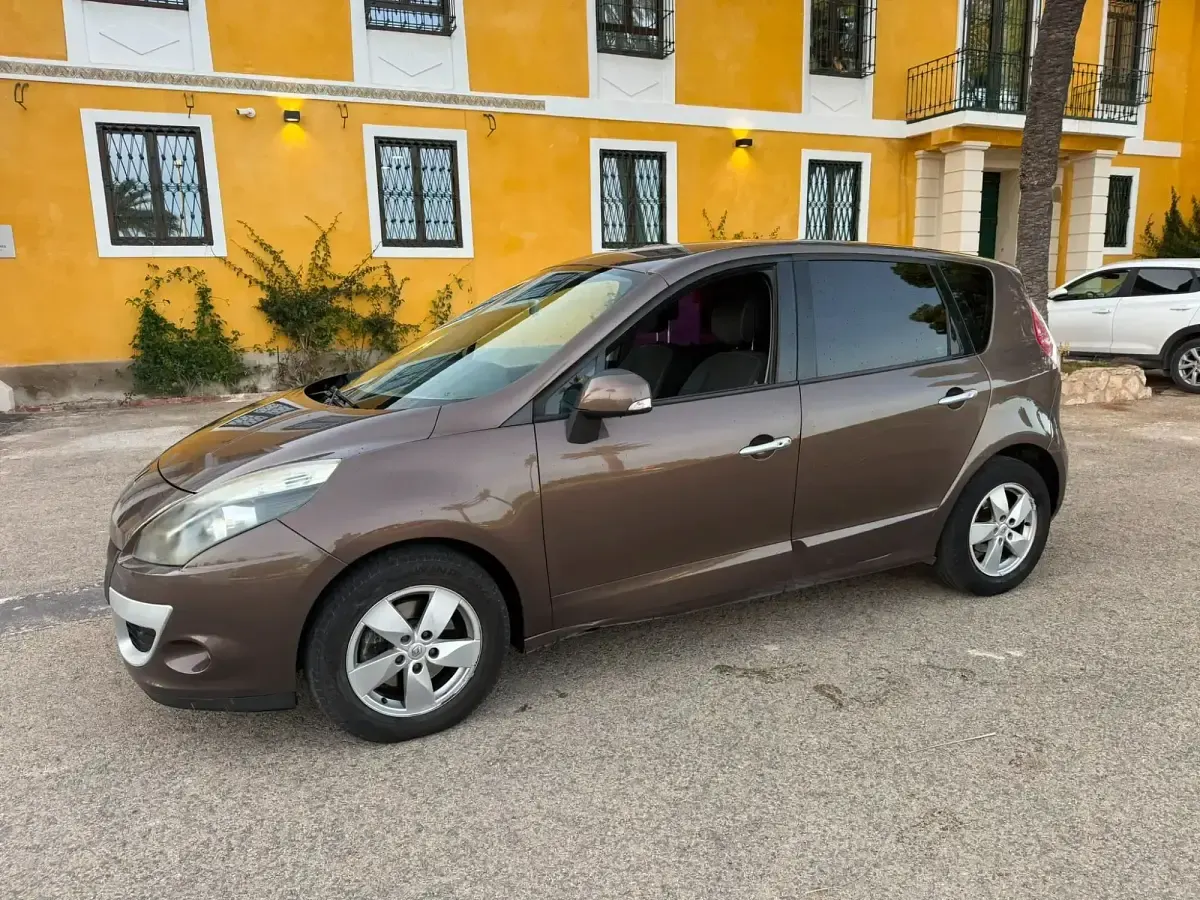 Usado Renault Grand Scénic III 110 CV (80 kW) 2011 Monovolumen