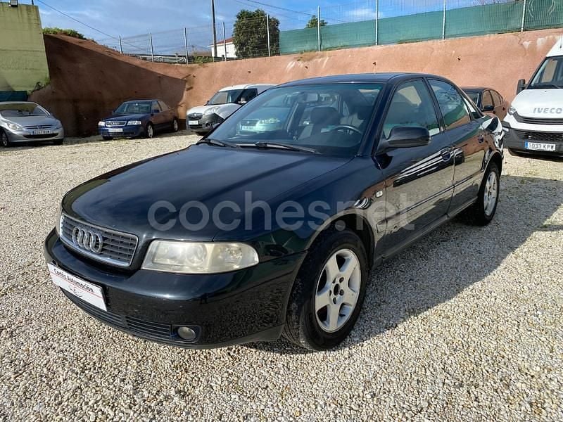 Usado Audi A4 110 CV (80 kW) 1999 Negro Berlina