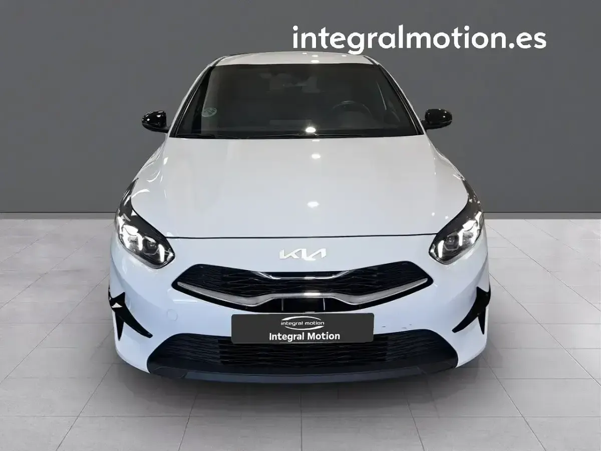 Usado Kia Ceed 100 CV (73 kW) 2025 Blanco Utilitario