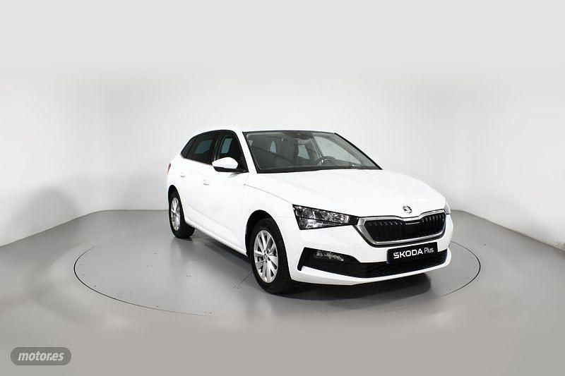 Usado Skoda Scala Ambition 95 CV (69 kW) 2024 Blanco Utilitario
