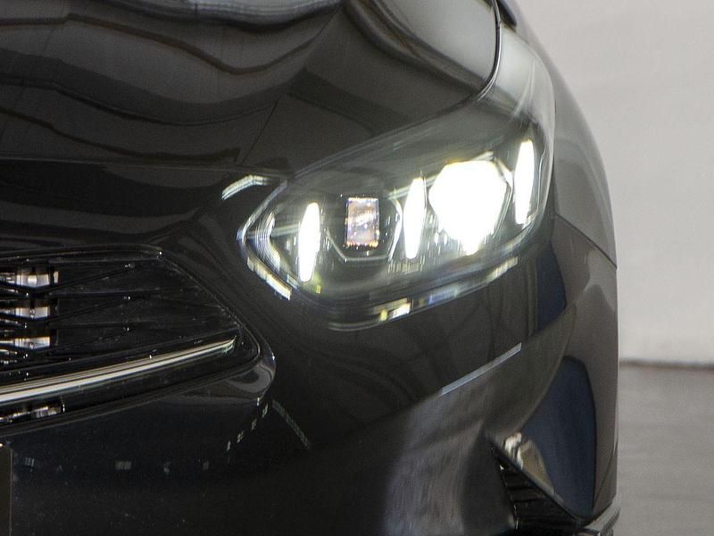 Usado Kia Ceed 120 CV (88 kW) 2024 Negro Utilitario