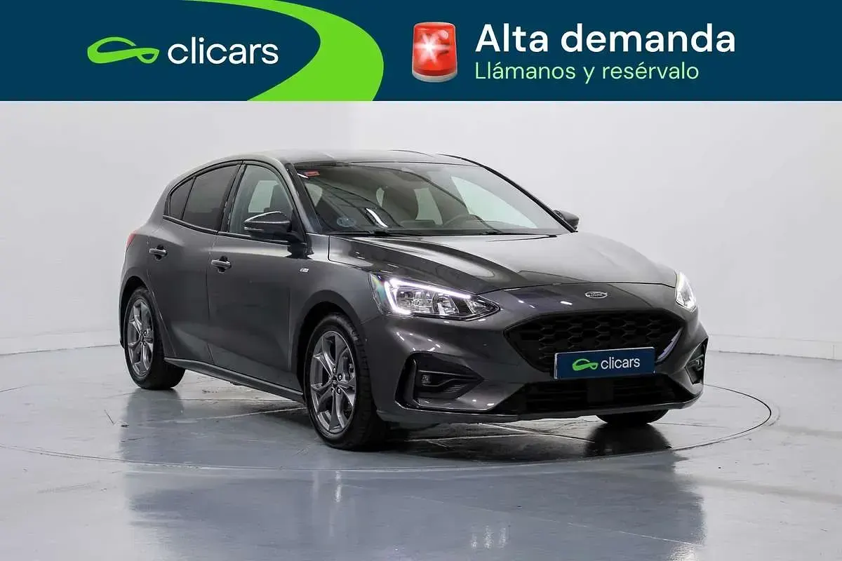 Usado Ford Focus ST-Line 125 CV (91 kW) 2021 Gris Utilitario