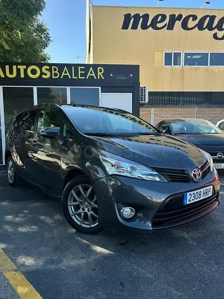Usado Toyota Verso Active 126 CV (92 kW) 2013 Gris / plata Monovolumen
