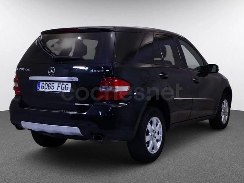 Usado Mercedes ML280 190 CV (139 kW) 2007 Negro SUV