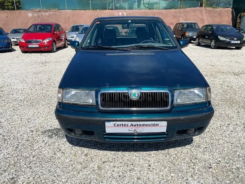 Usado Skoda Felicia 64 CV (47 kW) 1999 Verde Berlina