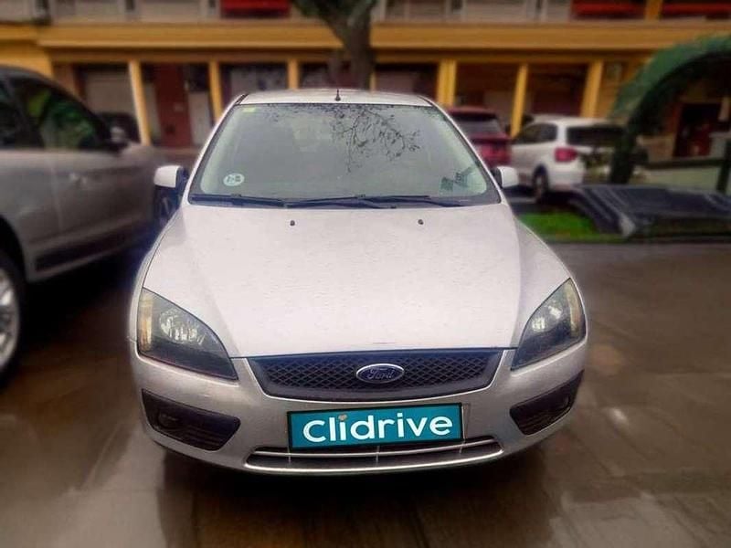 Usado Ford Focus Trend 90 CV (66 kW) 2007 Gris / plata Berlina