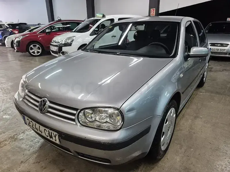 Usado VW Golf IV Conceptline 105 CV (77 kW) 2003 Gris / plata Berlina