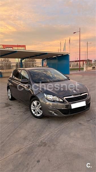 Usado Peugeot 308 Active 120 CV (88 kW) 2017 Gris / plata Berlina