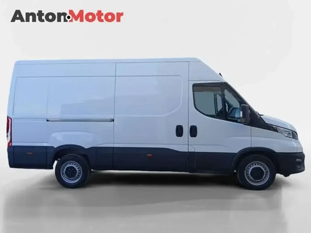 Usado Iveco Daily 156 CV (114 kW) 2022 Blanco Van