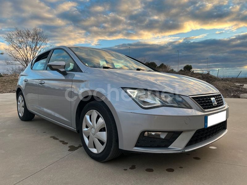 Usado Seat Leon Style 115 CV (84 kW) 2019 Gris / plata Berlina