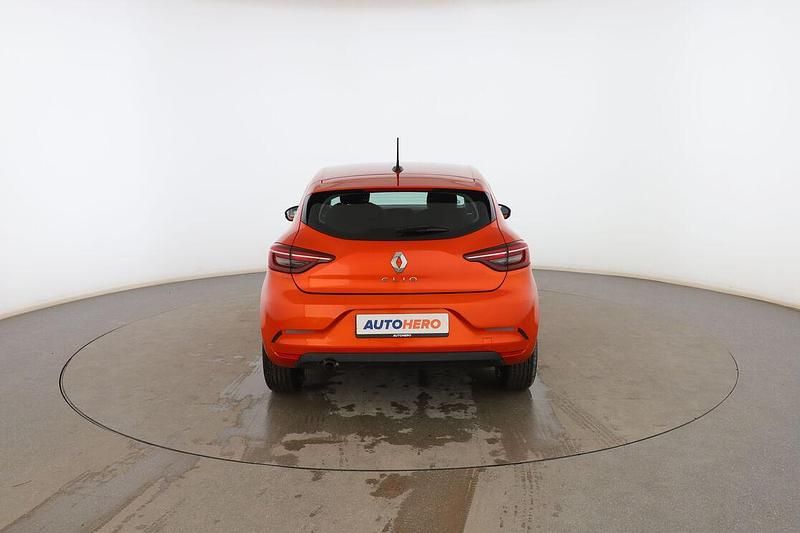 Usado Renault Clio V LIMITED 91 CV (66 kW) 2022 Naranja Utilitario