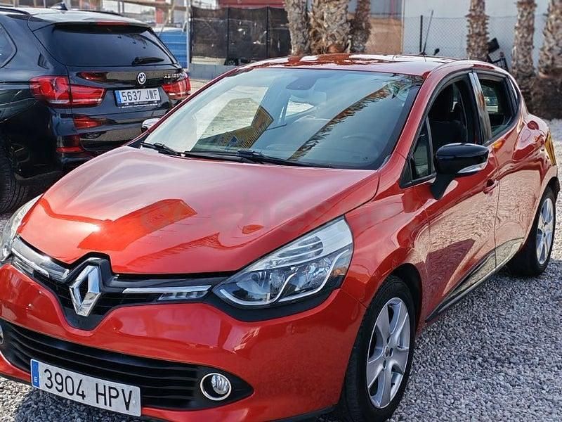 Usado Renault Clio IV Dynamique 90 CV (66 kW) 2013 Rojo Berlina