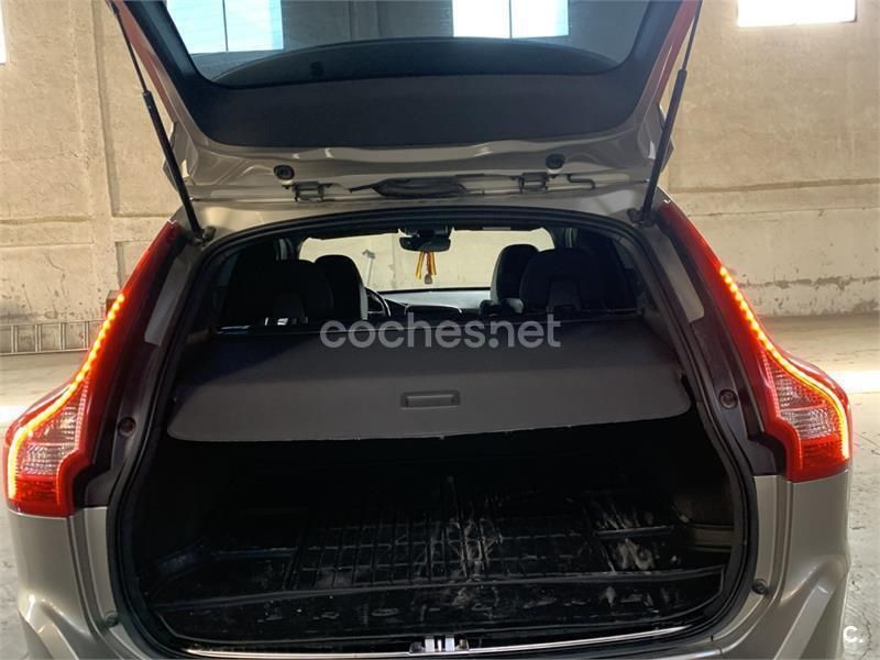 Usado Volvo XC60 R-Design Momentum 181 CV (133 kW) 2014 Beige SUV