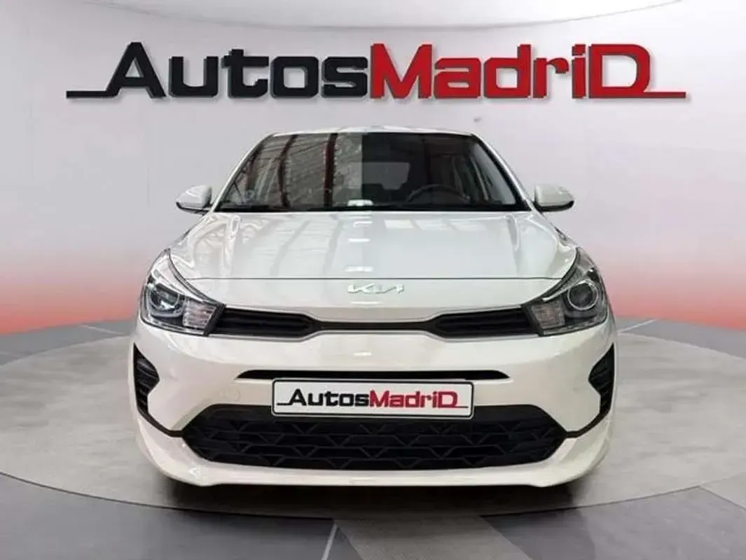Usado Kia Rio 84 CV (61 kW) 2022 Blanco Utilitario