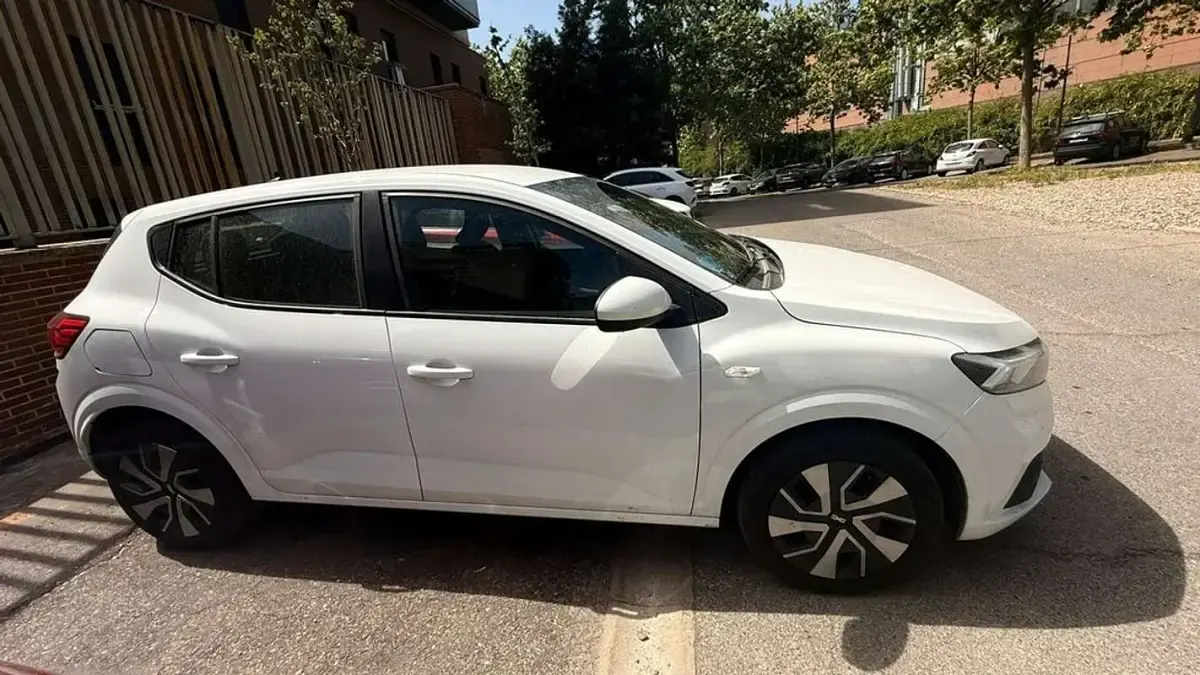 Usado Dacia Sandero Expression 101 CV (74 kW) 2025 Blanco Utilitario