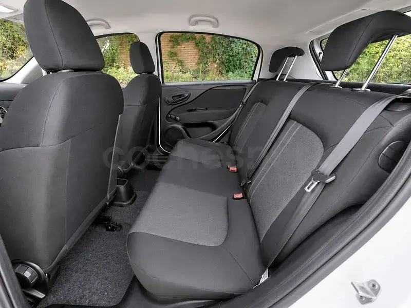 Usado Fiat Punto Young 69 CV (50 kW) 2016 Blanco Utilitario