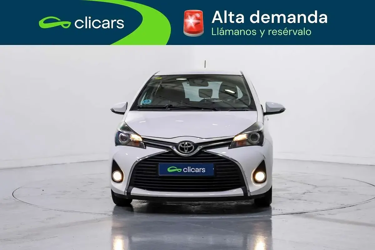 Usado Toyota Yaris Active 69 CV (50 kW) 2016 Blanco Utilitario