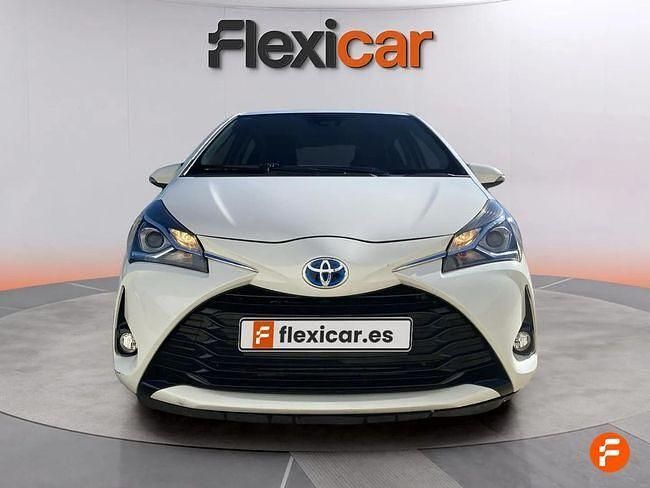 Usado Toyota Yaris Hybrid Active 100 CV (73 kW) 2019 Blanco Berlina