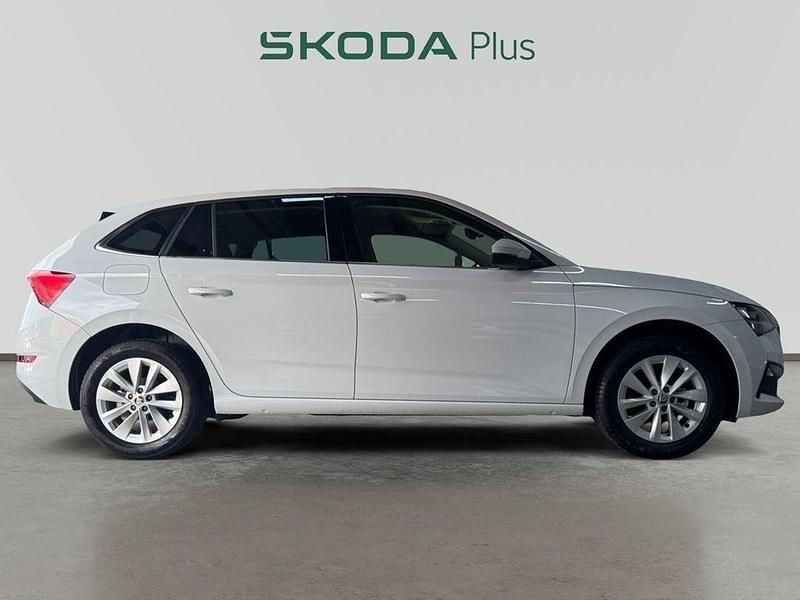 Usado Skoda Scala Ambition 110 CV (80 kW) 2024 Blanco Utilitario